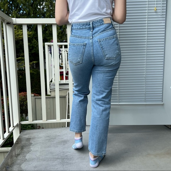CHUU -5KG LIGHT WASH HIGH WAISTED JEANS - Picture 4 of 5